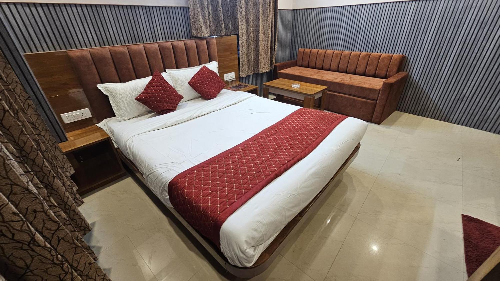 Tirupati Lodge Njp Siliguri Εξωτερικό φωτογραφία